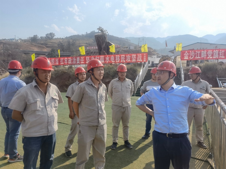 公司黨委書記、執(zhí)行董事朱軍一行到白鶴灘水電站會東縣移民安置項目駐點督導