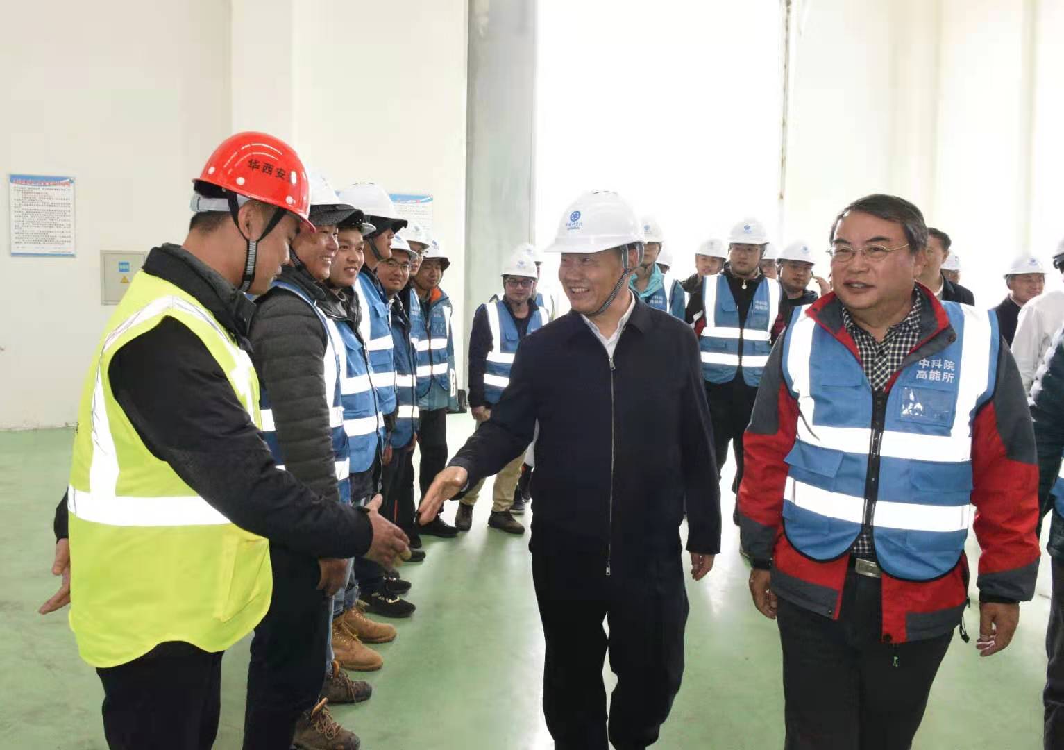 省委書記彭清華看望慰問(wèn)華西安裝公司參建的高海拔宇宙線觀測(cè)站建設(shè)者