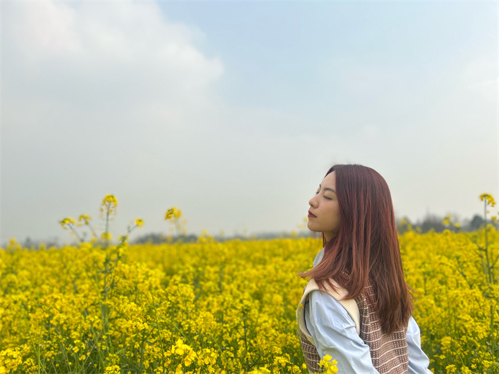 個(gè)人三等獎(jiǎng)  何夢璇  面朝花海，春暖花開.jpg